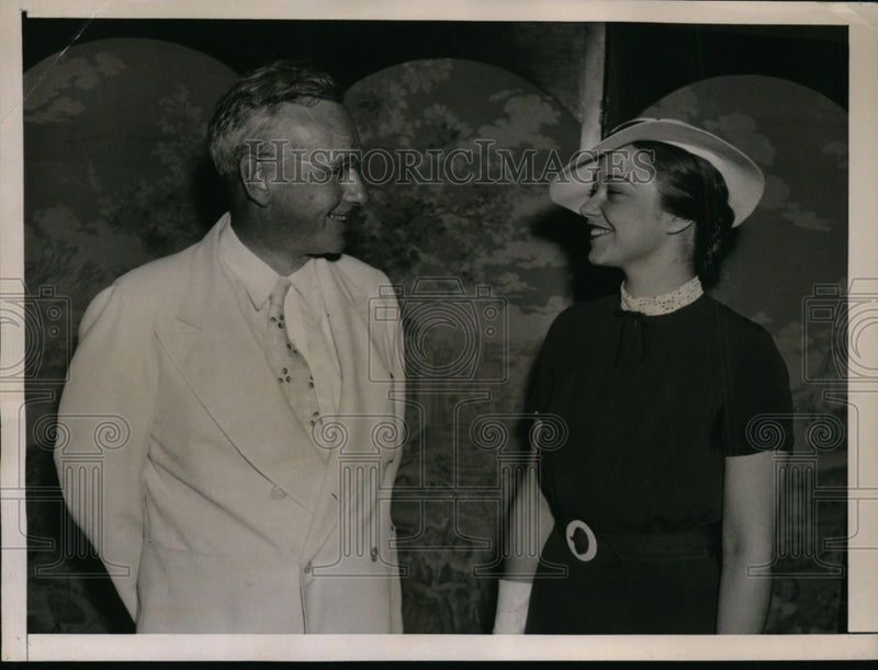 Load image into Gallery viewer, 1936 Press Photo Governor Alf M Landon &amp; Miss Omega Sturges Young Republicans
