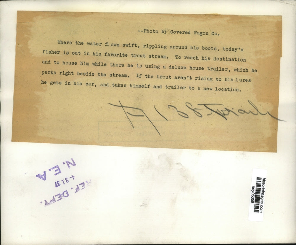 1937 Press Photo Deluxe House Trailer Parked Right Next To Stream