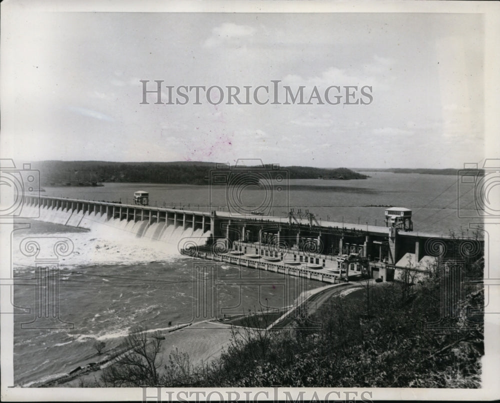 1941 Press Photo Bagnell Dam Opened to Halt Flooding in Missouri