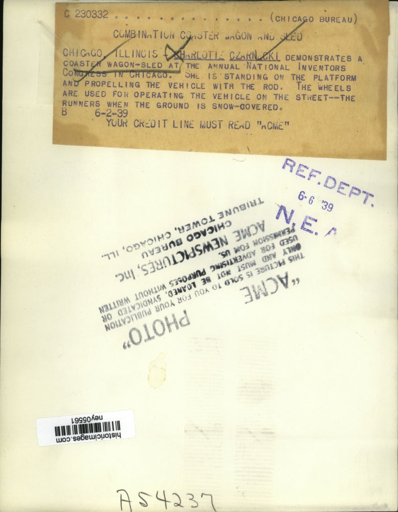 1939 Press Photo Charlotte Czarnecki demonstrates wagon sled at Chicago conv