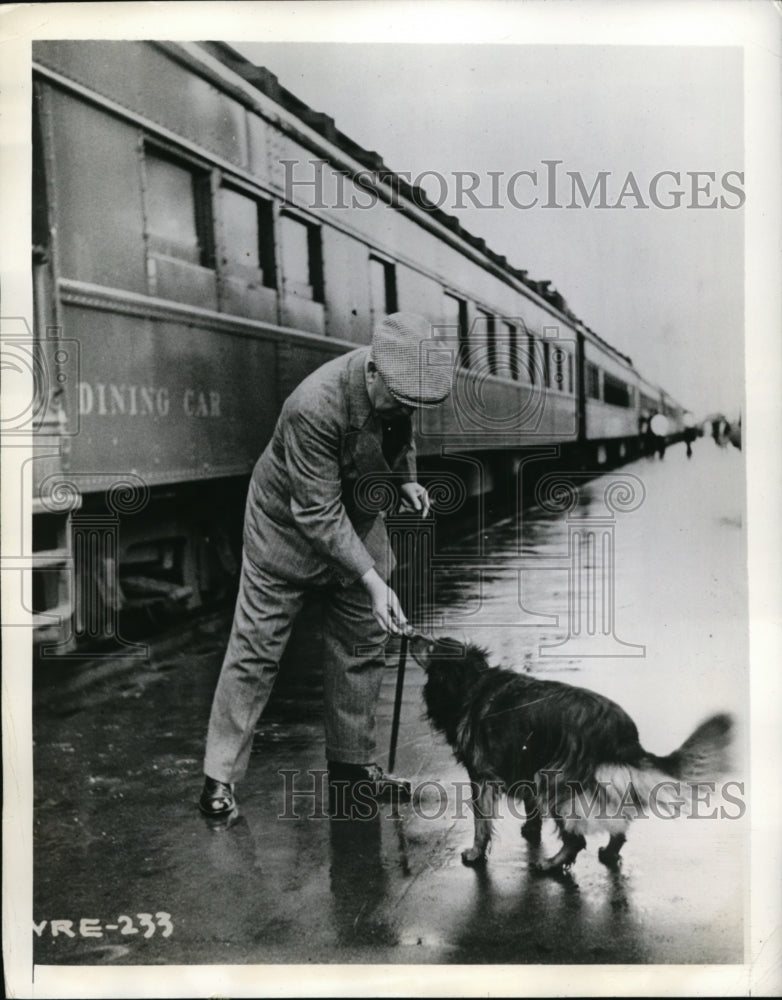 1941 Press Photo Honorable WL MacKenzie King Prime Minister of Canada Pets Dog