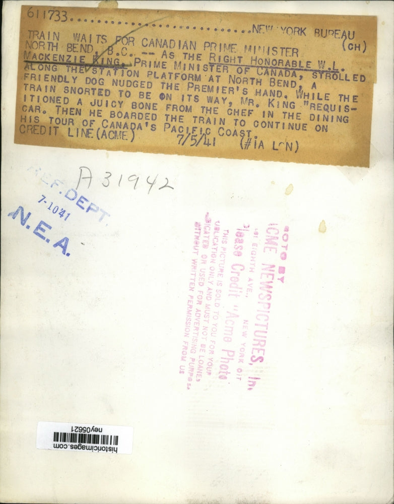 1941 Press Photo Honorable WL MacKenzie King Prime Minister of Canada Pets Dog