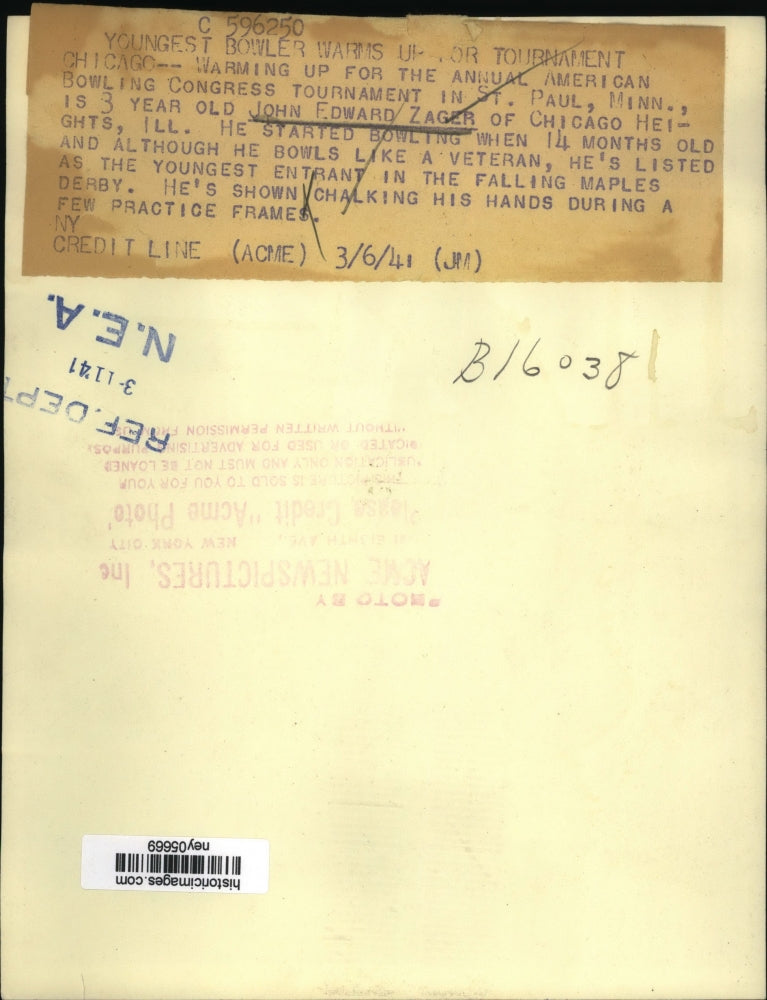 1941 Press Photo Chicago John E Zager, youngest bowler warms up for tourney