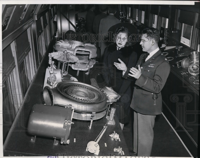 Load image into Gallery viewer, 1941 Press Photo 3 Special Trains Containing Exhibits Leaves Washington for Tour
