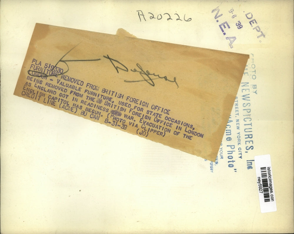 1939 Press Photo Furniture Removed from British Foreign Office - ney05927