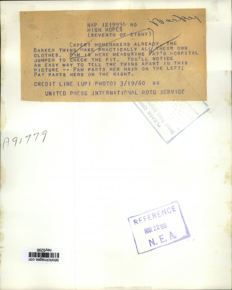 1960 Press Photo Barker Twins Excellent Homemakers