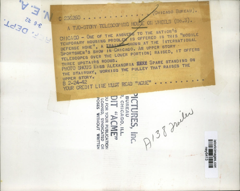 1942 Press Photo Alexandria Spare on stairs works pulley to raise upper story