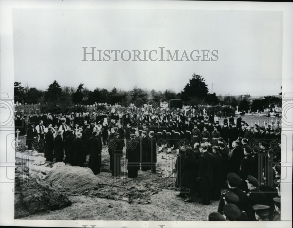 1950 Press Photo Funerals of Victims of Sub Truculent That Sank in Gillingham- Historic Images