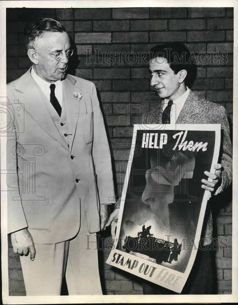 Load image into Gallery viewer, 1941 Press Photo Jack De Bartolo Chicago Student Wins Fire Poster Contest

