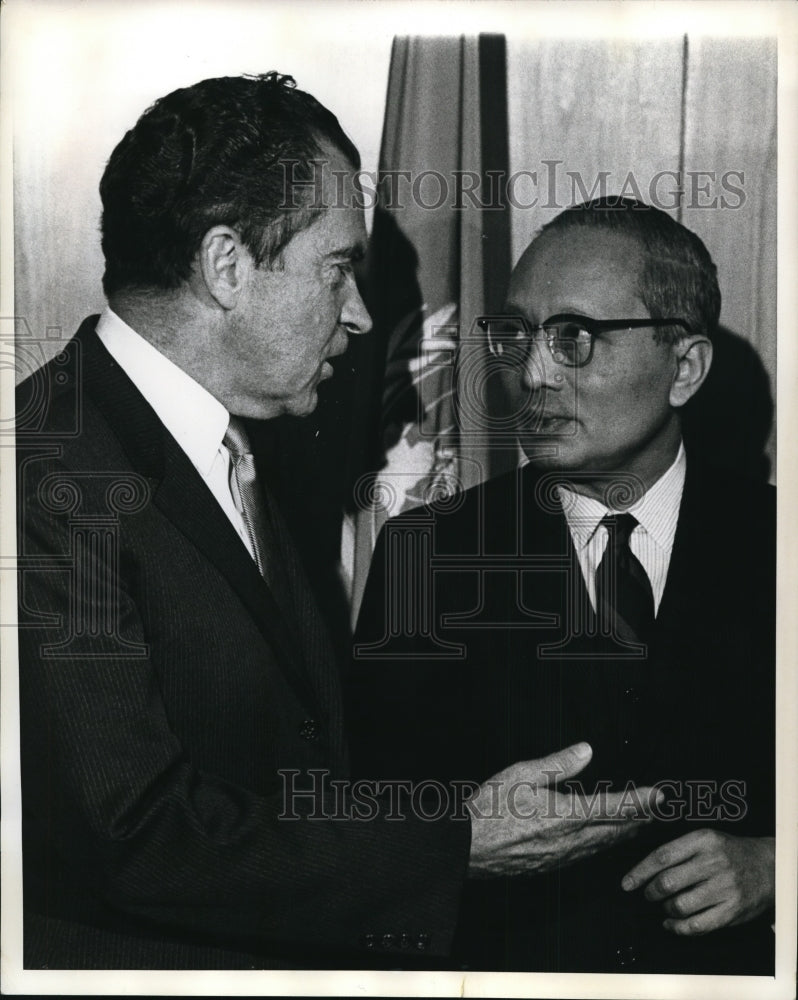 Load image into Gallery viewer, 1968 Press Photo President Elect Richard Nixon &amp; US Sec General Thant at UN
