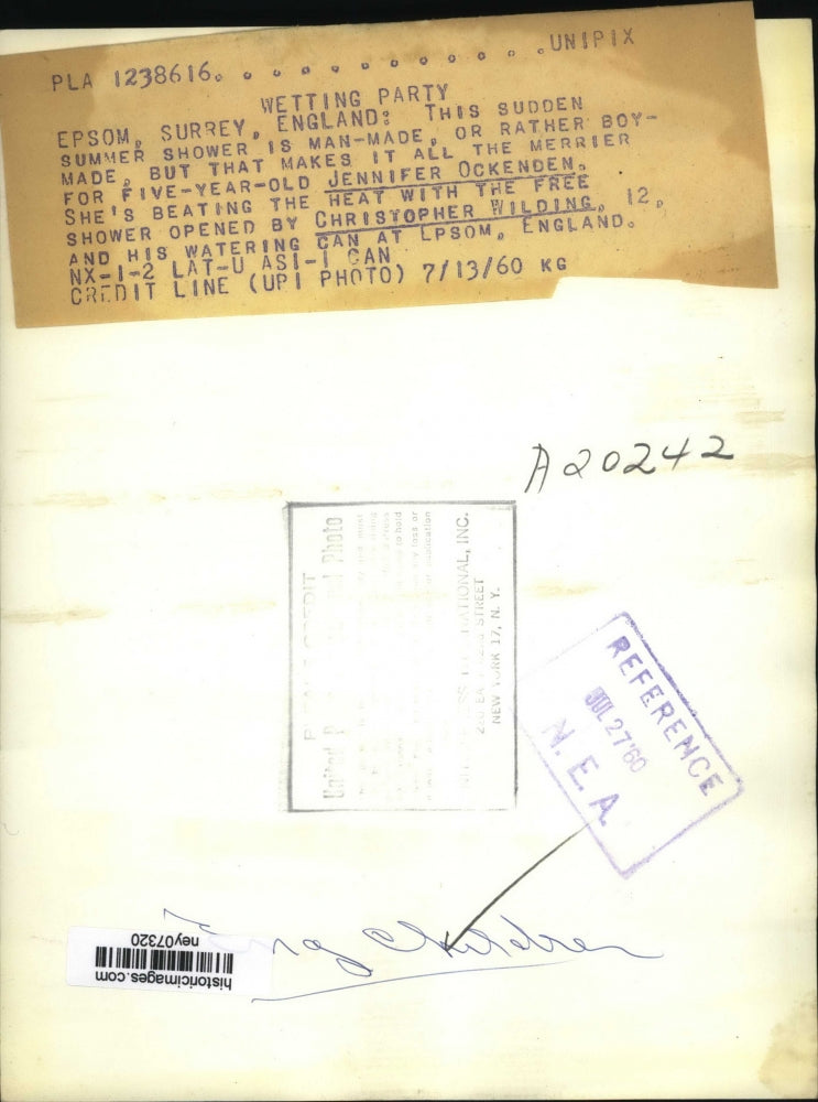 1960 Press Photo Jennifer Ockenden & Christopher Wilding with His Shower England