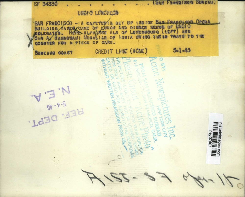 1945 Press Photo San Francisco Opera Building Takes Care of UNCIO Delegates