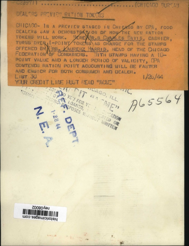 1944 Press Photo Mrs. Charles Davis Gives Tokens To Mrs. Lauren Harris