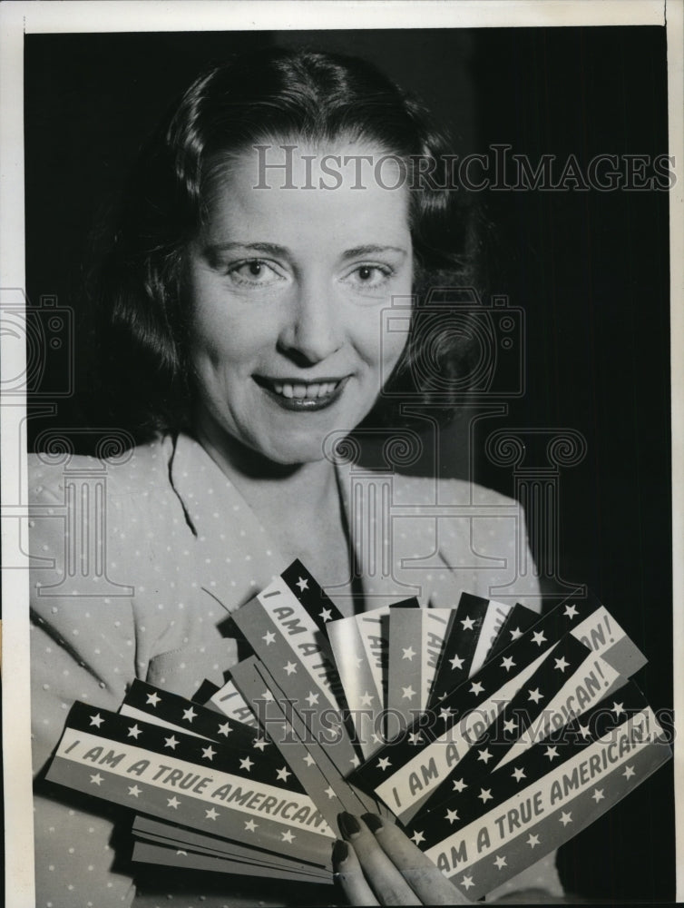 1940 Press Photo Viola Hickey Holding Patriotic Stickers - ney08017