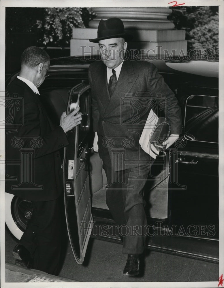 1941 Press Photo Robert Gordon Menties As He Arrived In The White House