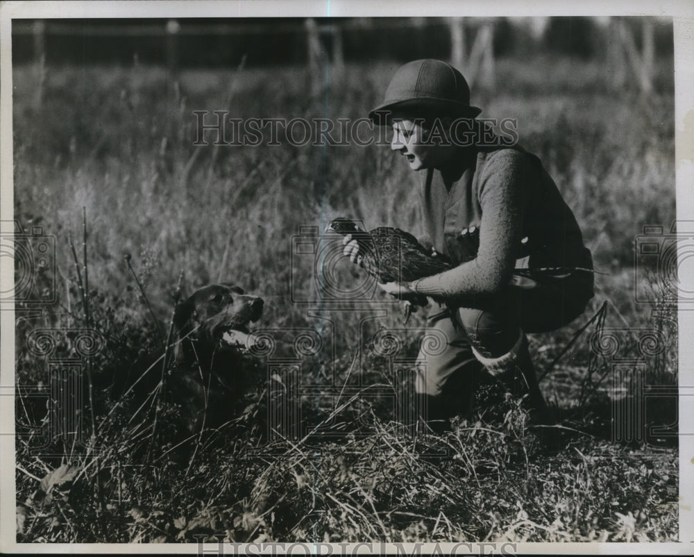1934 Press Photo Lady Irish Setter & Owner William Erb Teaching Retrieving