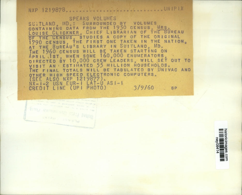 1968 Press Photo Census Bureau Librarian Louis Clickner Surrounded by Books