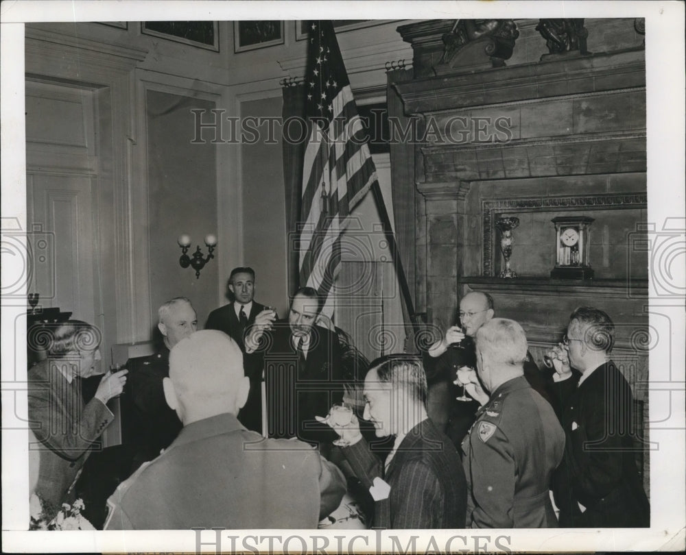 1942 Press Photo Ecuador President Carlos Arroyo Del Rio Toasts at U.S. Luncheon