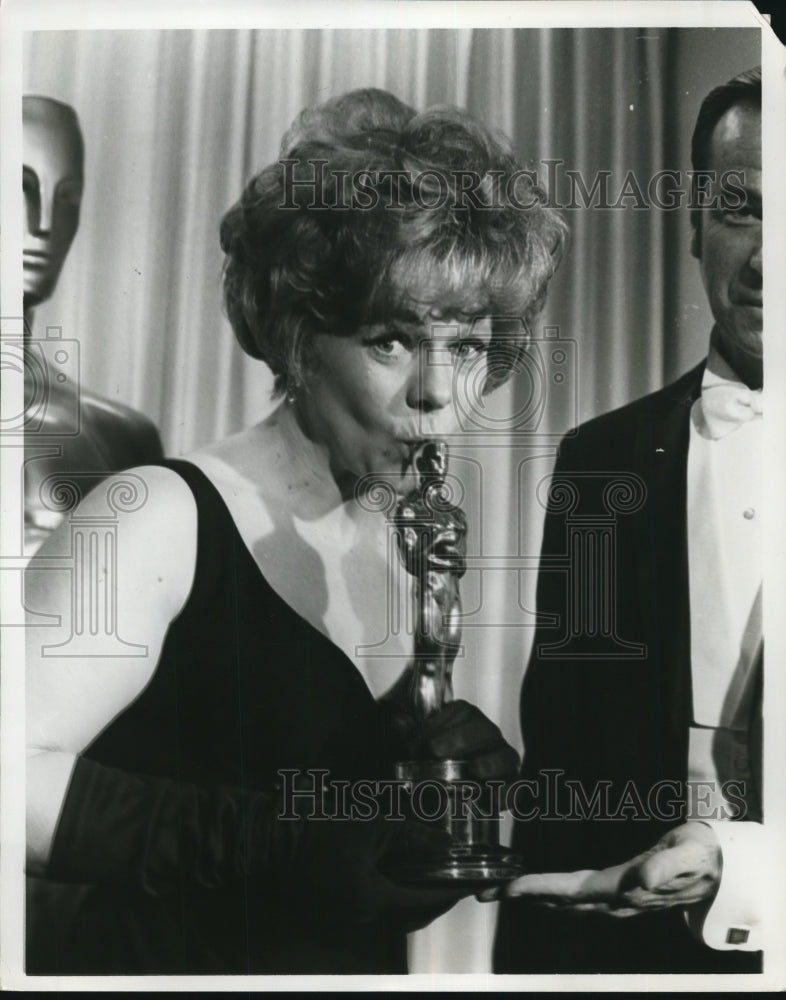 1968 Press Photo Estelle Parsons wins an Oscar for &quot;Bonnie and Clyde&quot;- Historic Images