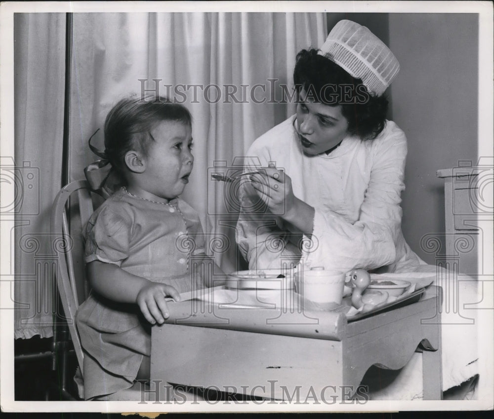 1948 Press Photo Caroline Kowalski Is A patient In St. Luke's Peiatrics