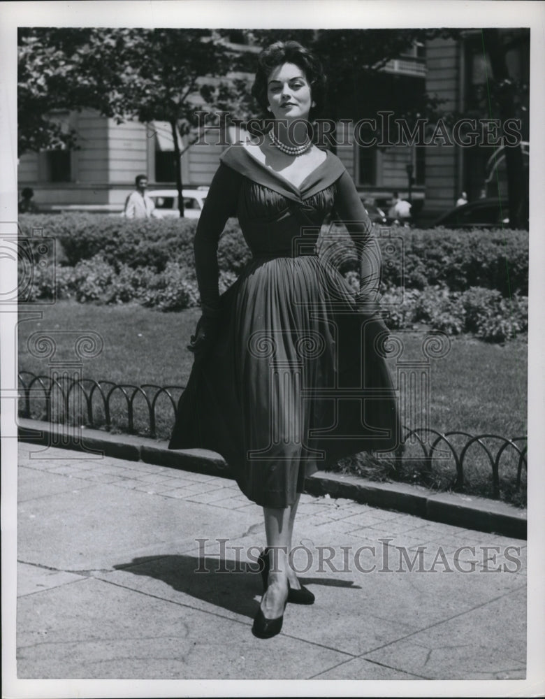 1953 Press Photo 1953 Fall Fashion For Daytime - ney08832- Historic Images