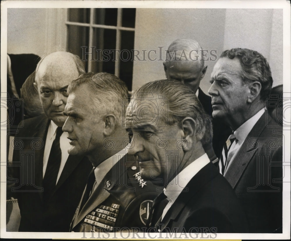1968 Press Photo Gen. William C. Westmoreland with President Lyndon Johnson