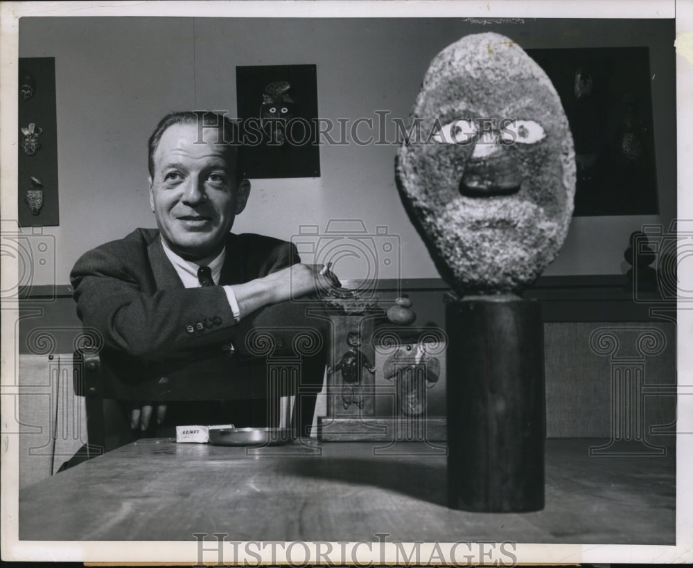 1952 Press Photo Mortimer Glankoff with the primitive sculptures he made