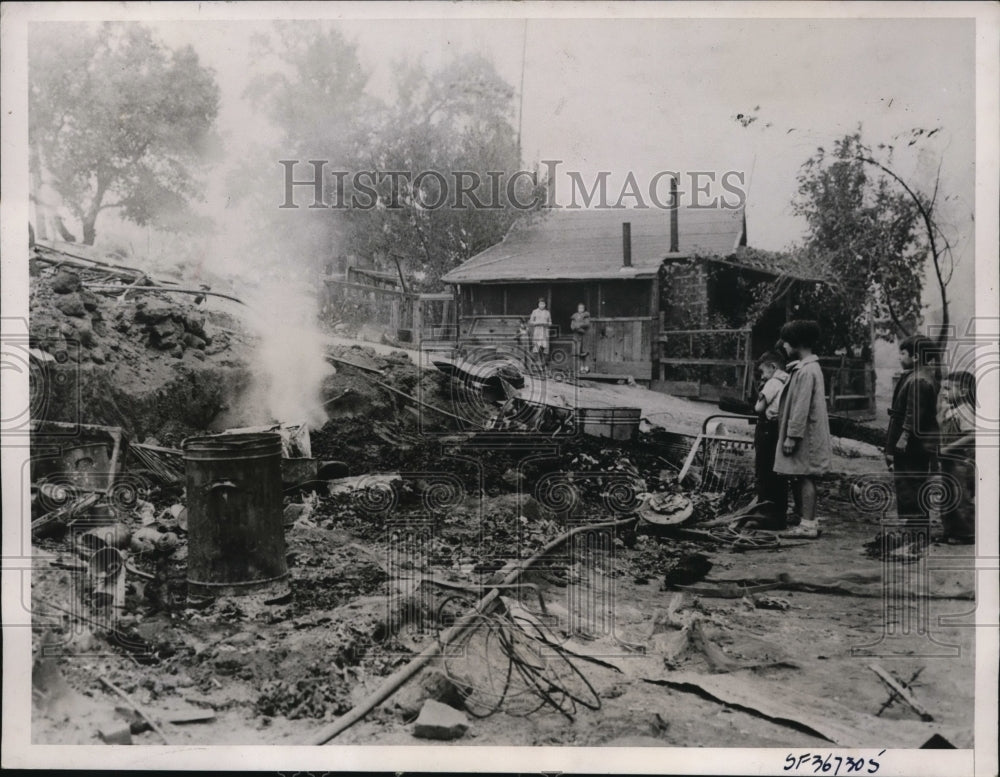 1936 Press Photo Homes destroyed by fire in Standard City, California