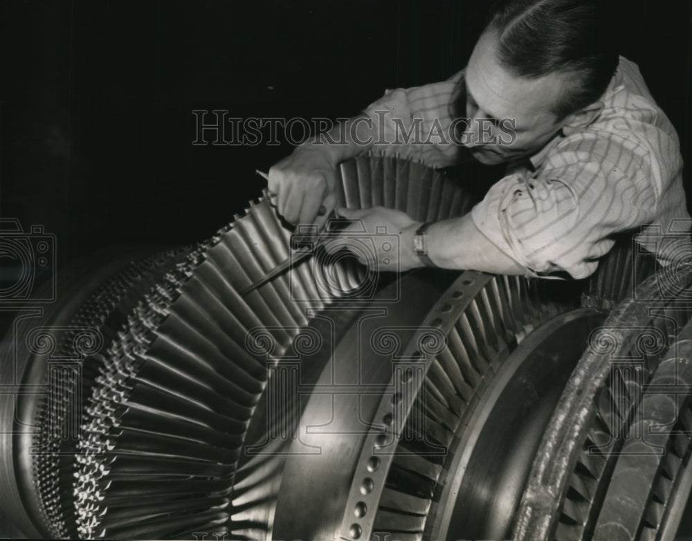 1943 Press Photo Pair of Calipors of Westinghouse Electric & Manufacturing Comp