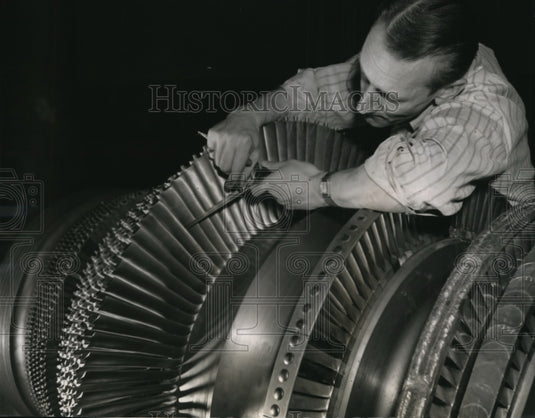 1943 Press Photo Pair of Calipors of Westinghouse Electric & Manufacturing Comp
