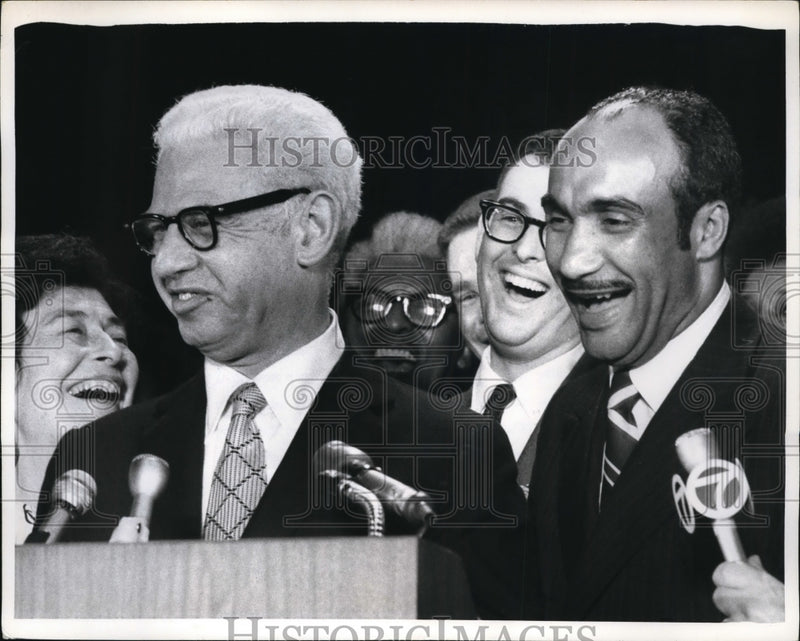 Load image into Gallery viewer, 1970 Press Photo Arthur Goldberg Speaks to Supporters in New York - ney09937
