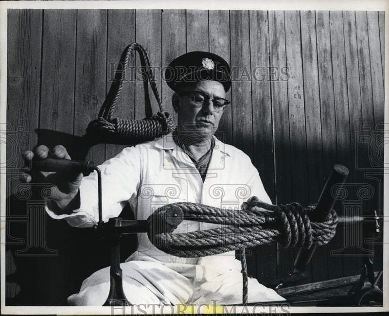 Load image into Gallery viewer, 1968 Press Photo CJ Bimninger Instructor of University of Illinois Fire Training
