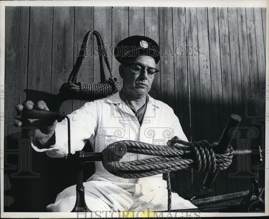 1968 Press Photo CJ Bimninger Instructor of University of Illinois Fire Training