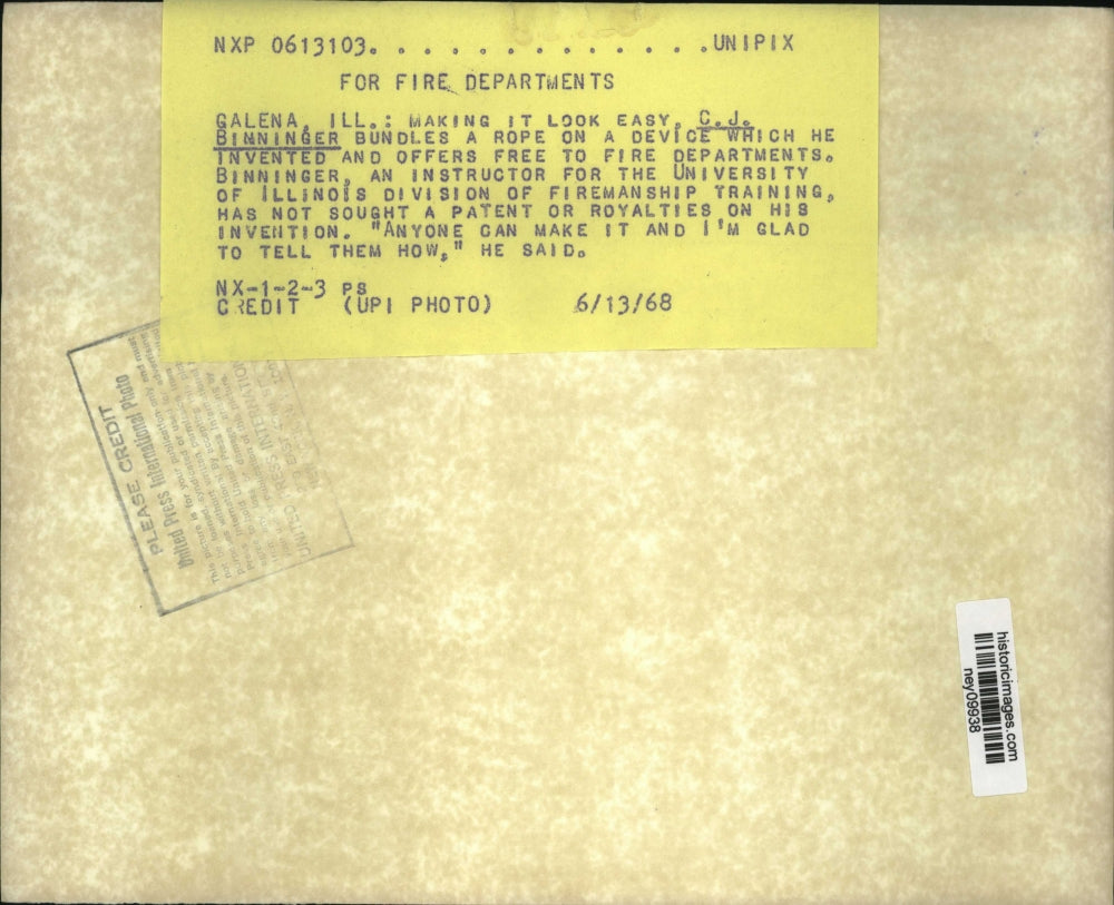 1968 Press Photo CJ Bimninger Instructor of University of Illinois Fire Training