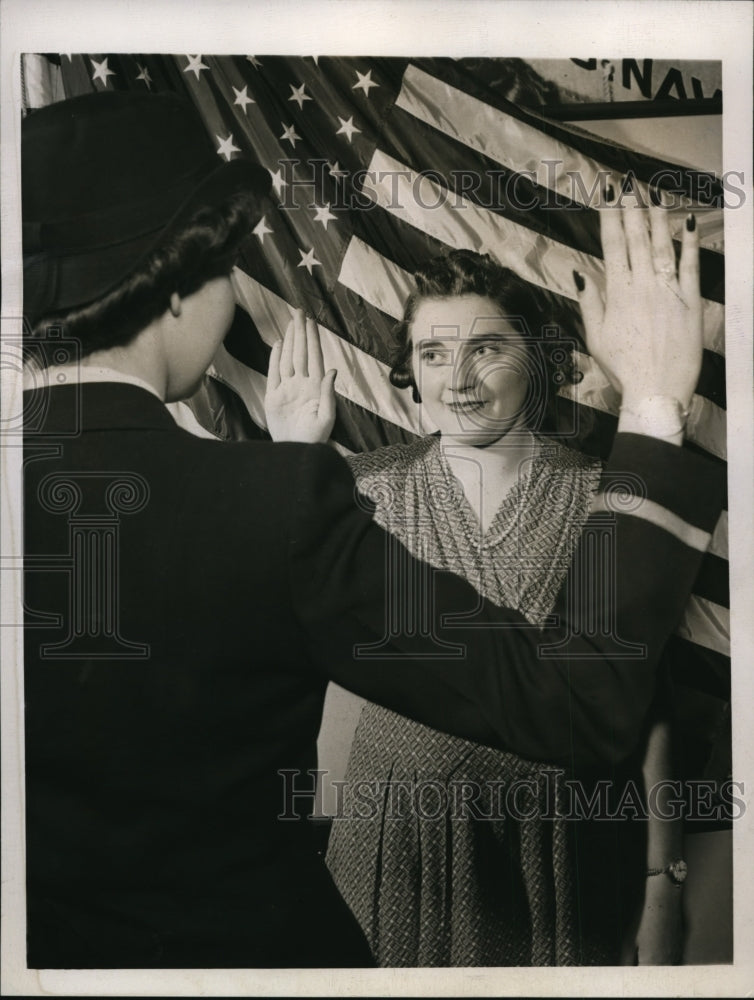 Load image into Gallery viewer, 1943 Press Photo Mrs. Isabella Pierson Is Sworn By ensign Lucille Schienfeld
