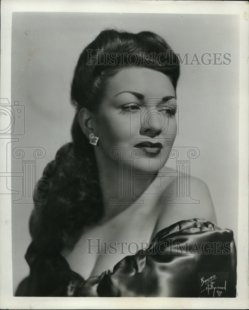 Load image into Gallery viewer, 1956 Press Photo Portrait Of Heidi Krall - ney10155
