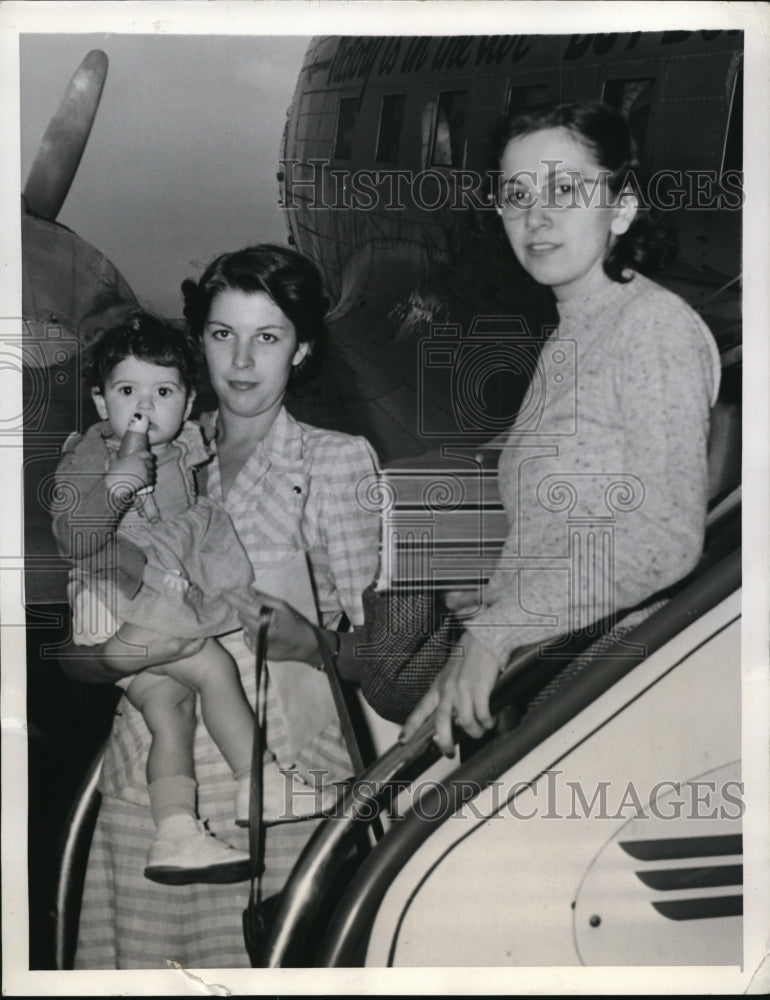 1944 Press Photo Baby Patty Lou Thorne at Temple University for Surgery