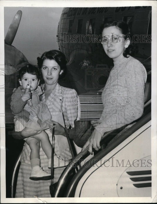 1944 Press Photo Baby Patty Lou Thorne at Temple University for Surgery