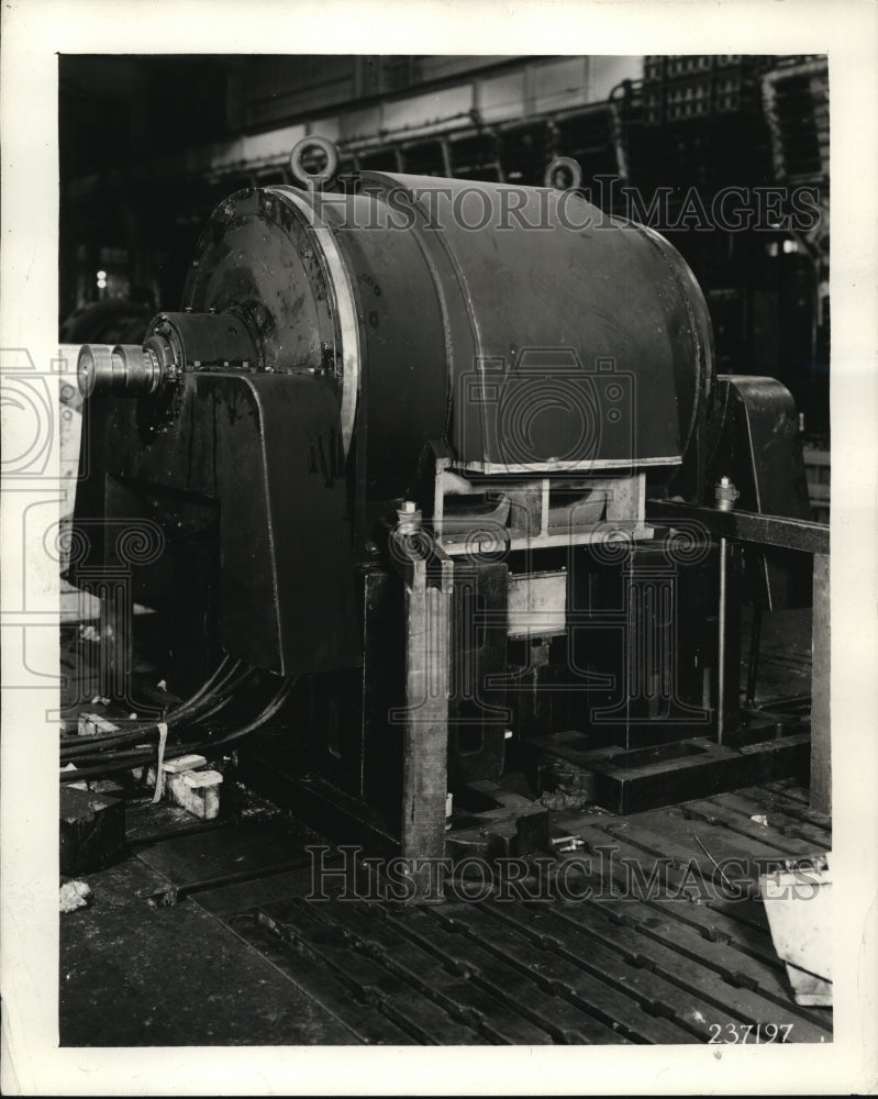 1937 Press Photo Westinghouse Chicago Service Shop Servicing Motors - ney10320