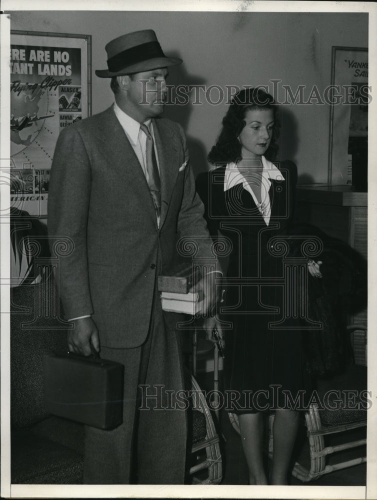 1941 Press Photo Ex-Glamour Gal Brenda Frazier &amp; Husband John Shipwreck Kelly- Historic Images