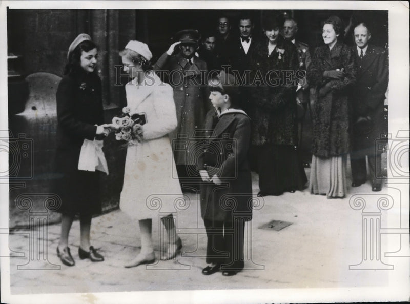Load image into Gallery viewer, 1939 Press Photo Royalties Attend The Mass At Brussels Belgium - ney10589
