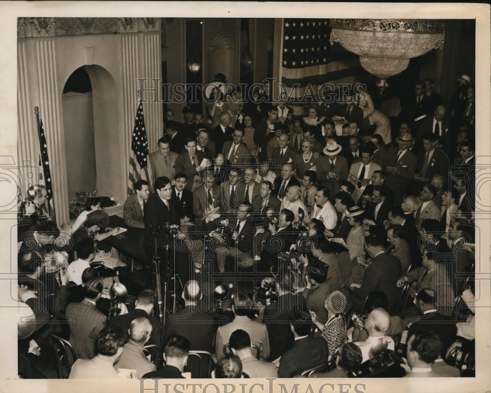 1940 Press Photo Wendell Willkie Being Interviewed By The Newsmen - ney10653