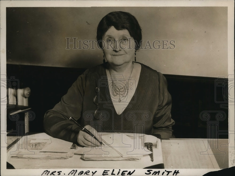 1929 Press Photo Mrs. Mary Ellen Smith At Her Desk In London - ney10657
