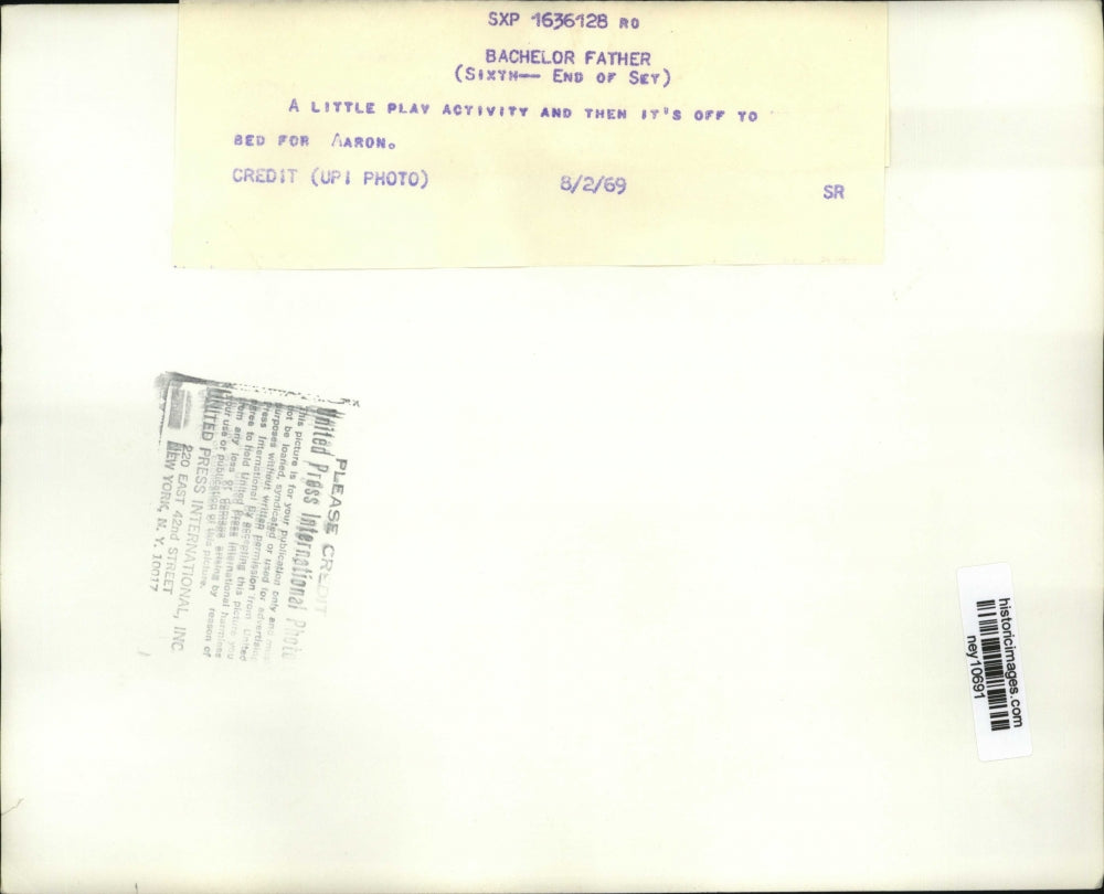 1969 Press Photo Little Aaron Play with Dad before Bedtime - ney10691