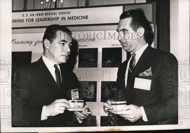Load image into Gallery viewer, 1965 Press Photo Dennis J Kane University of Minnesota &amp; Dr John Curren Medical
