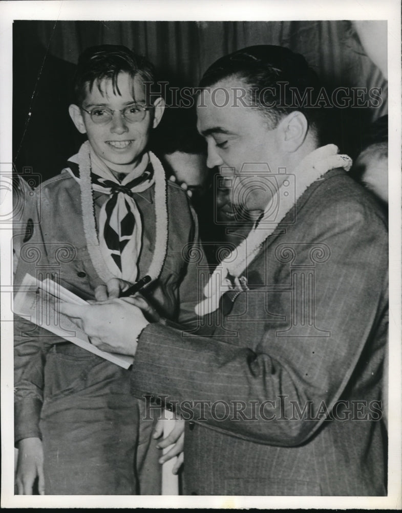 Load image into Gallery viewer, 1939 Press Photo Edgar Hoover Speaks At Junior Chamber Of Commerce Meeting

