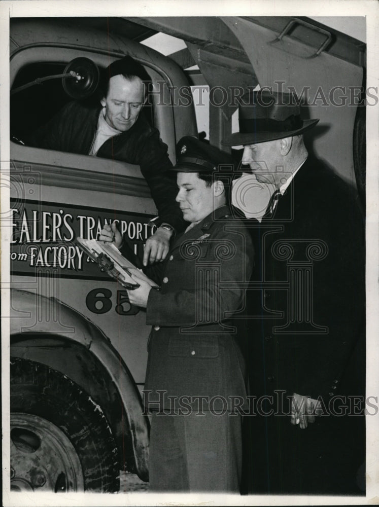 Load image into Gallery viewer, 1945 Press Photo Max McCartney Disabled Veteran &amp; Truck Driver Howard Tanner
