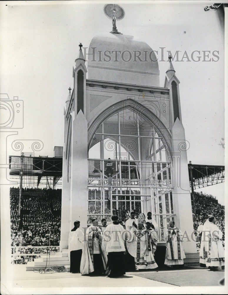 1941 Press Photo Cardinal Dougherty at 9th National Eucharistic Congress
