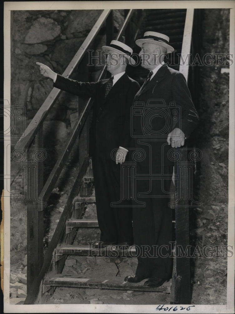 Load image into Gallery viewer, 1938 Press Photo Leroy A.Van Bomel of Sheffield Farm with Frederik E.Williamson
