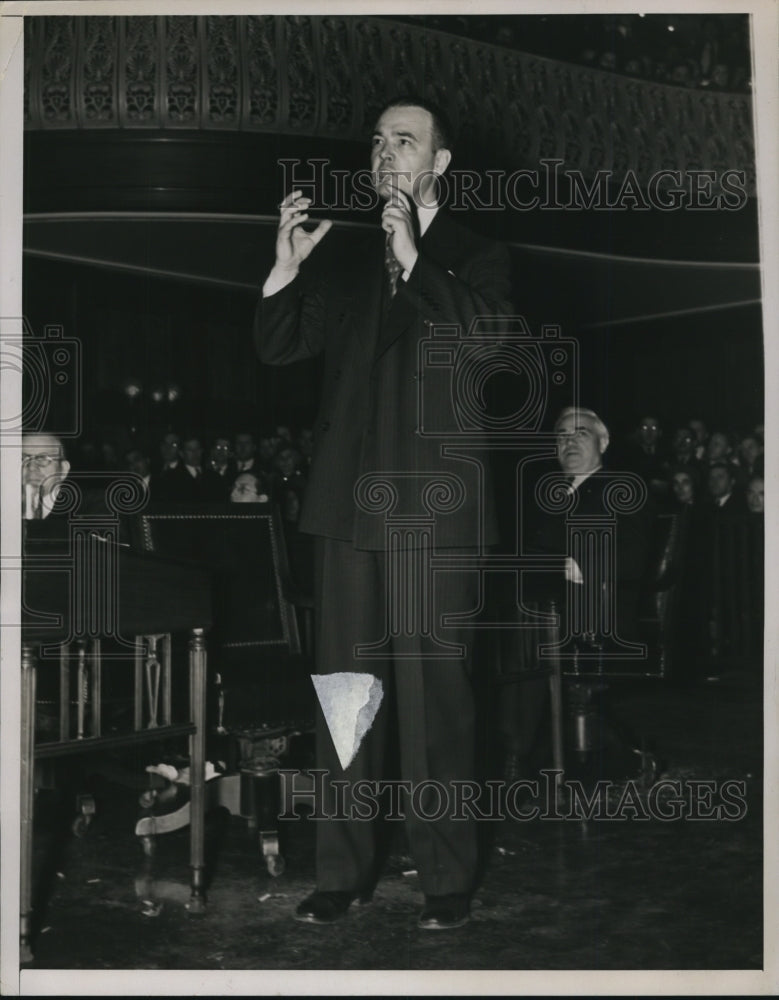 Load image into Gallery viewer, 1938 Press Photo John Cashmore Before Being Ousted as City Council Chairman
